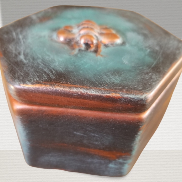 Procelain Bumblebee copper patina finish keepsake box trinket box jewelry box - Picture 4 of 8